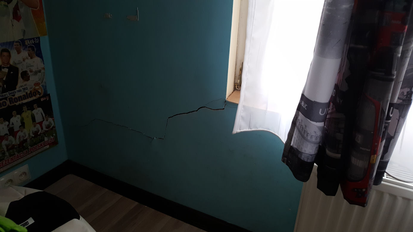 Babia Wieś. Ludzie mieszkają tutaj jak na tykającej bombie. Budynek może się zawalić