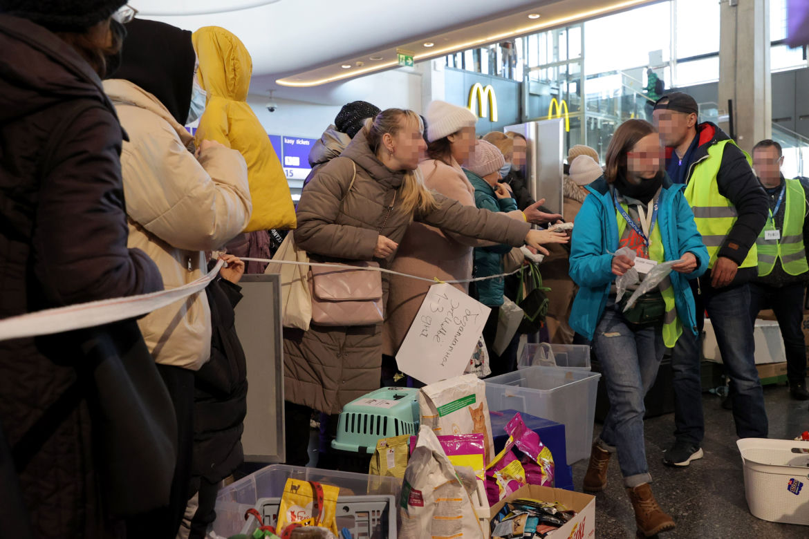 Dworzec Centralny pęka w szwach od ukraińskich uchodźców