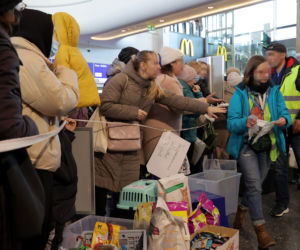 Dworzec Centralny pęka w szwach od ukraińskich uchodźców
