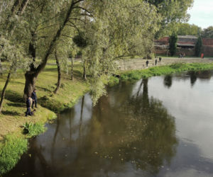 Mężczyzna WSKOCZYŁ do Drwęcy na terenie Brodnicy. Trwa akcja poszukiwawcza