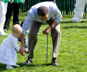 Barack Obama toczy jaja w Białym Domu 