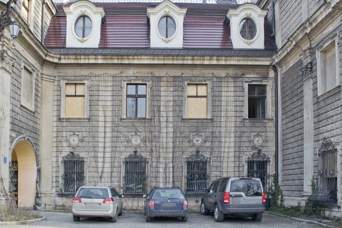 Metamorfoza Zamku w Mosznej. Z sanatorium w bajkowy hotel - tak przez lata zmieniał się jeden z najbardziej czarujących budynków w Polsce