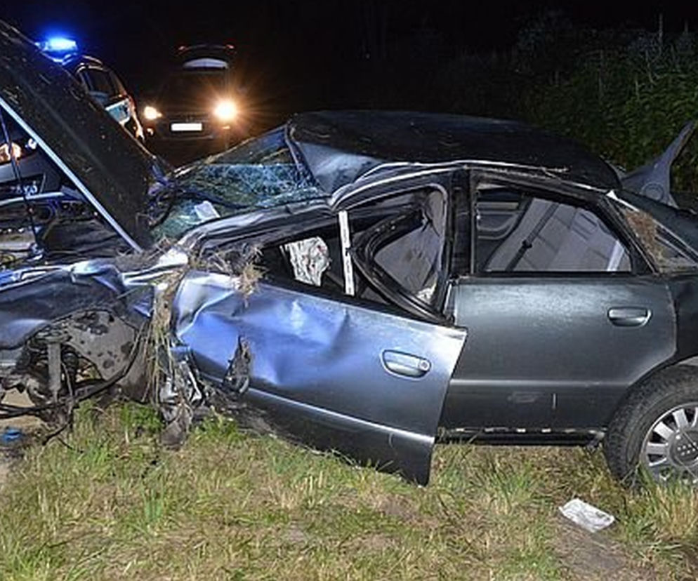 STRASZNE! Audi 20-latka wypadło z drogi i dachowało! Kierowca w szpitalu