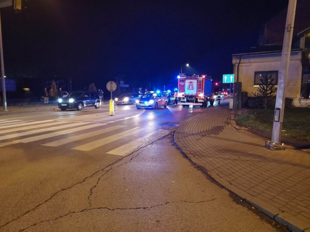 Samochód uderzył w pieszych. Dramatyczny wypadek w Tarnowie