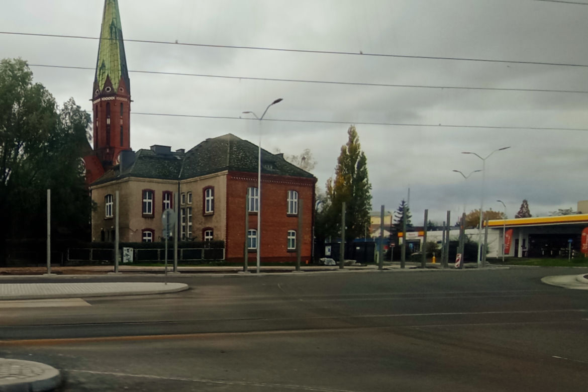 Przy Rondzie Portowców montowane są ekrany dźwiękochłonne