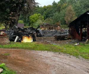 Spalił stodołę matki, bo wyrzuciła go z domu! Straty idą w setki tysięcy