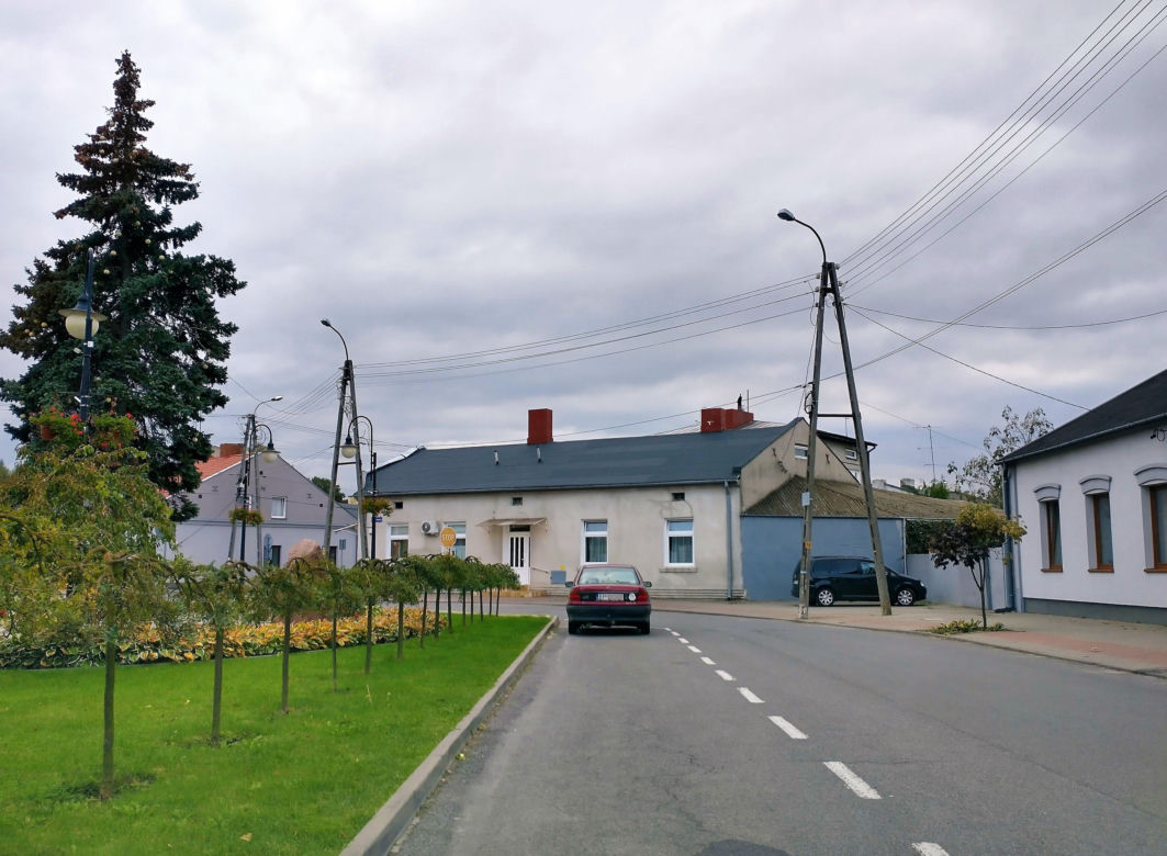 To jedno z najstarszych miast w woj. łódzkim. Było osadą słowiańską, a później siedzibą biskupów