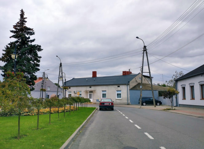 To jedno z najstarszych miast w woj. łódzkim. Było osadą słowiańską, a później siedzibą biskupów