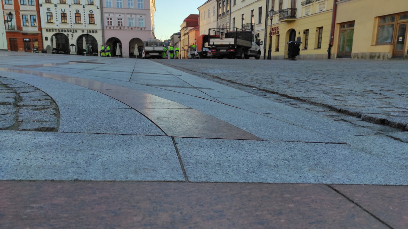 Uszorstnianie płyty tarnowskiego rynku