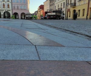 Uszorstnianie płyty tarnowskiego rynku