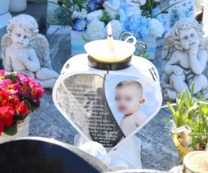 W Wielkanoc na cmentarzu główkę Milanka zmiażdżyła płyta nagrobna. Dramat się nie kończy. Miejsca tragedii strzegą aniołki