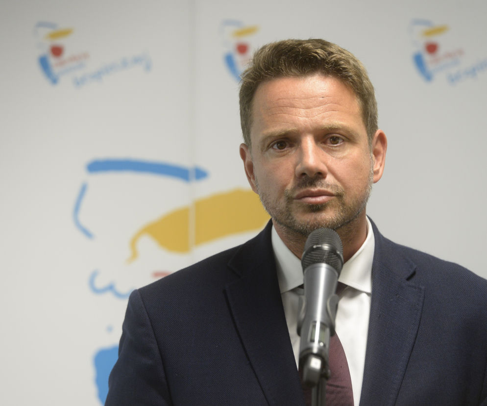 Trzaskowski ściąga ministra do śmieci