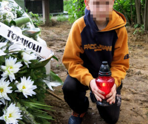 Podlaskie. Piorun zabił studenta podczas wędkowania. Grób Tomka siedem lat po tragedii nad rzeką Nurzec