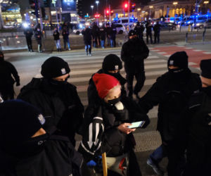 Policjanci zatrzymali uczestnika protestu kobiet