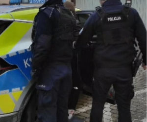 Sylwestrowa bójka pod Rzeszowem. Starli się kibole zwaśnionych klubów. Policja pokazała materiał z zatrzymanymi