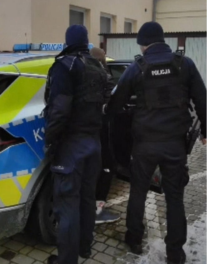 Sylwestrowa bójka pod Rzeszowem. Starli się kibole zwaśnionych klubów. Policja pokazała materiał z zatrzymanymi