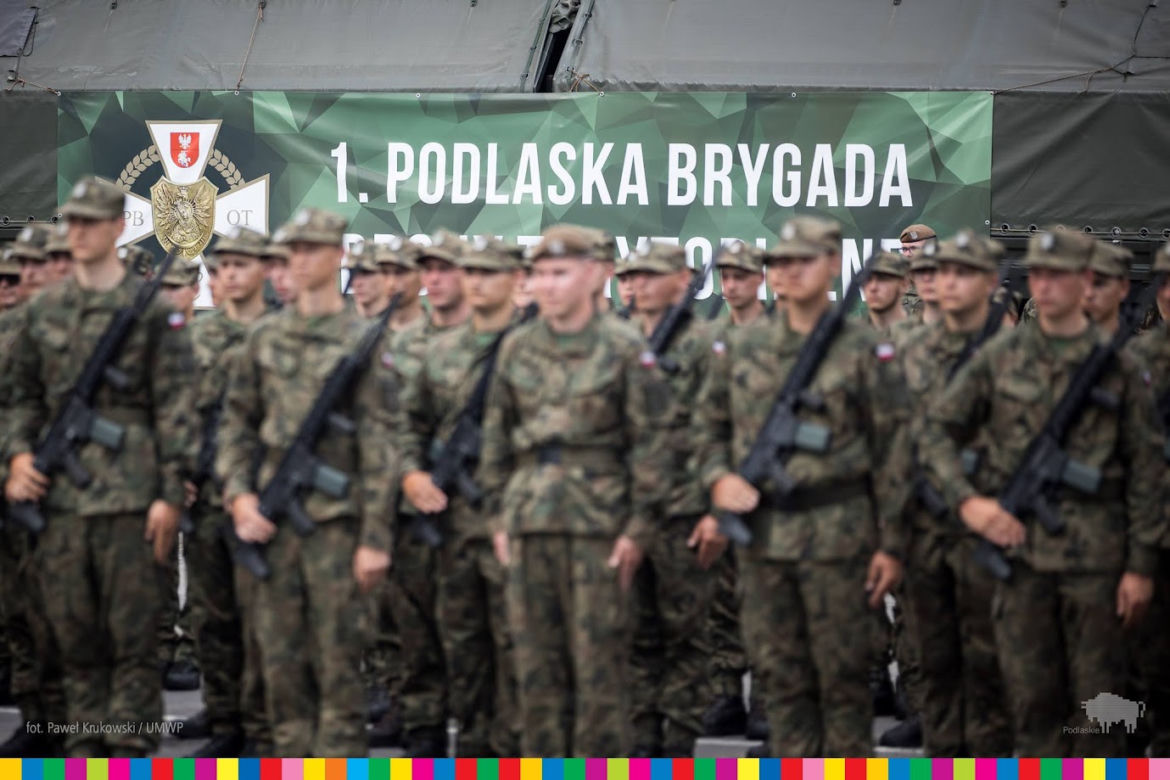 "Wakacje z WOT". Nowi Terytorialsi z Podlasia złożyli przysięgę w Białymstoku [ZDJĘCIA]