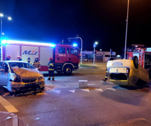Wypadek na Ostrobramskiej. Skoda dachowała. Kobieta w ciąży w szpitalu 