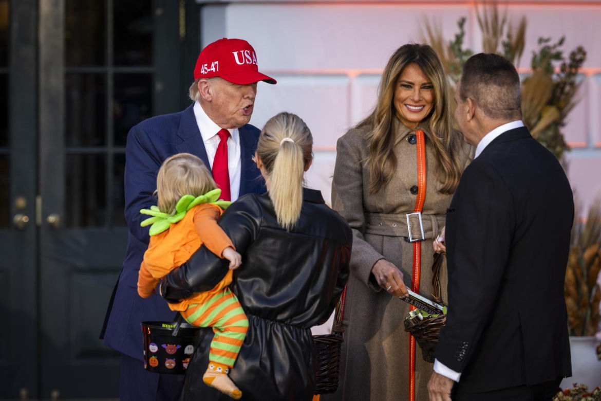 Tłumy na zabawie w Białym Domu. Tak Trump świętował Halloween EPA/JIM LO SCALZO