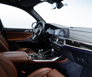 C-BooL jeździ BMW X7 M50d