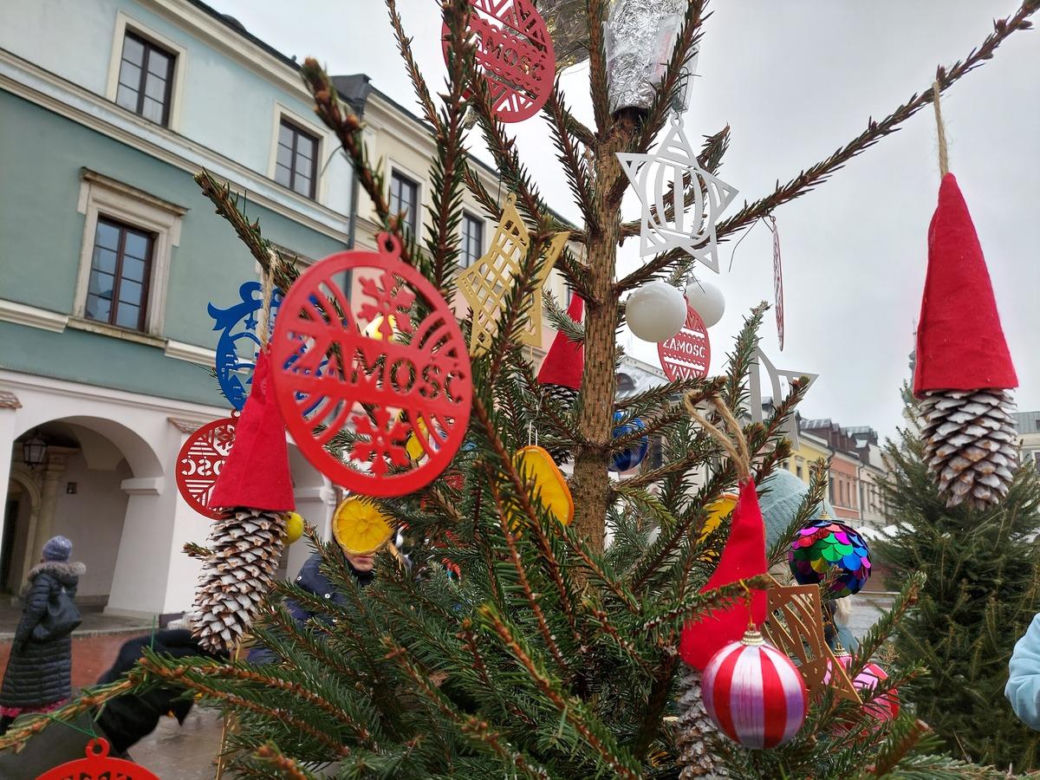  Zamojskie przedszkola i szkoły dekorowały choinki