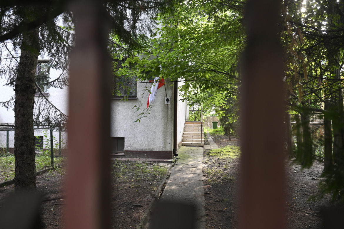 Smutny widok domu Kaczyńskiego. Willa na Żoliborzu się sypie