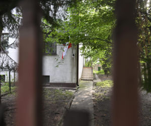 Smutny widok domu Kaczyńskiego. Willa na Żoliborzu się sypie