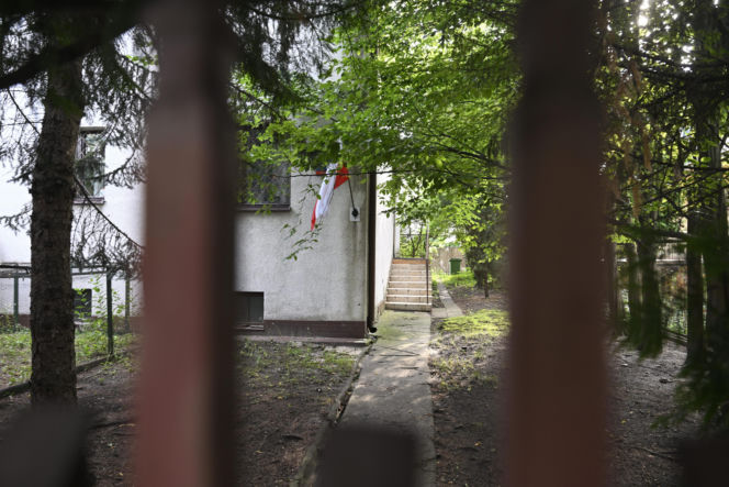 Smutny widok domu Kaczyńskiego. Willa na Żoliborzu się sypie