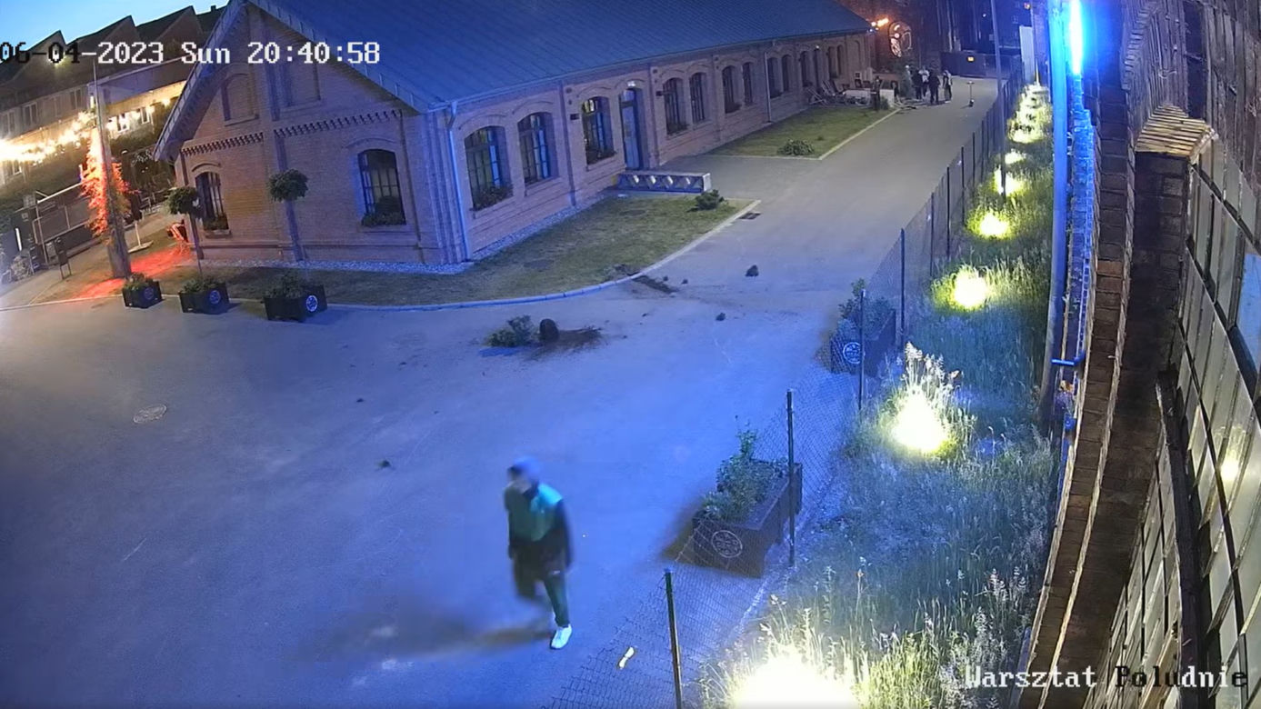 Fabryka Pełna Życia w Dąbrowie Górniczej. Wandala zarejestrowały kamery monitoringu