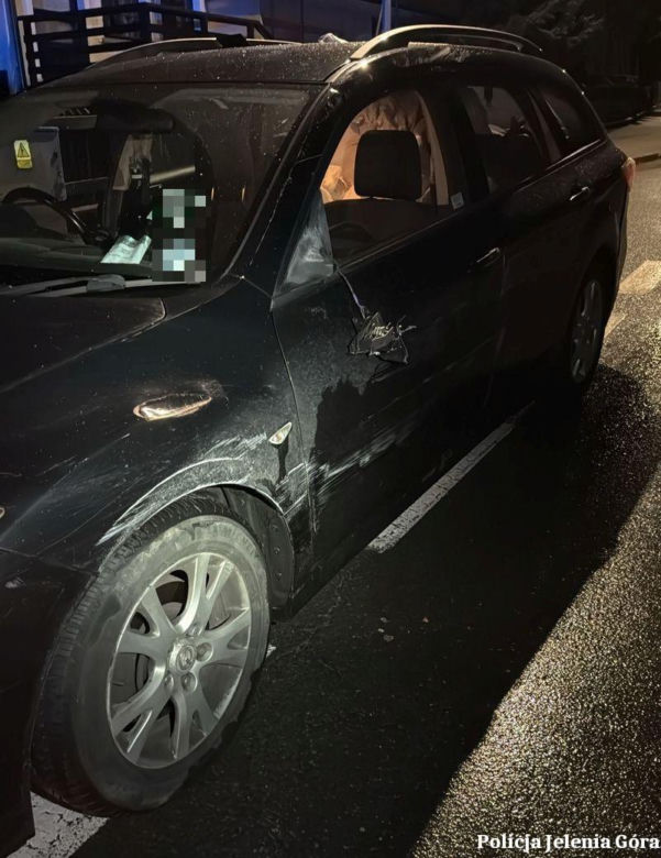 Szokujący rajd Anglika na Dolnym Śląsku. Mazda wbiła się w hotel