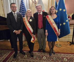 Szarfowanie Wielkiej Marszałek Parady Pułaskiego Iwony Korgi