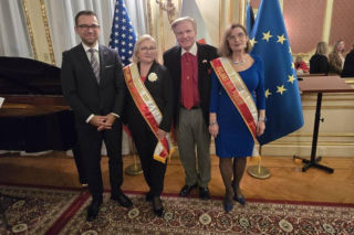 Szarfowanie Wielkiej Marszałek Parady Pułaskiego Iwony Korgi