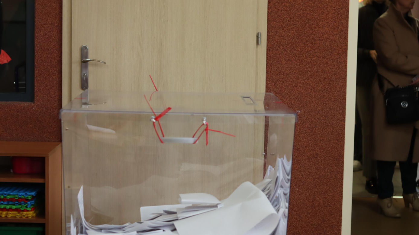 Ogromne kolejki przed lokalami wyborczymi w Lublinie