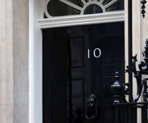 Kryzys na Downing Street. Otoczenie premiera Starmera wykrusza się 