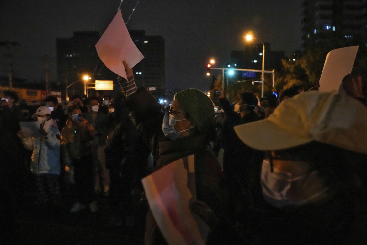 Wielkie demonstracje przeciwko restrykcjom covidowym! "Chcę swobodnie wychodzić, ale nie mogę"