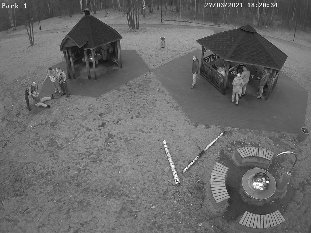 Śląskie: Awantura podczas libacji alkoholowej. Pomiędzy uczestnikami imprezy doszło do bójki. Wszystko nagrały kamery [ZDJĘCIA]