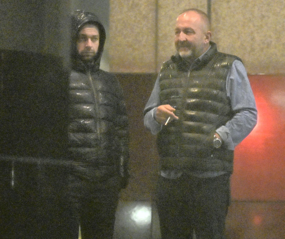 Posłowie Bartosz Romowicz i Piotr Górnikiewicz po wieczornym głosowaniu przyjechali do klubu Piano Bar