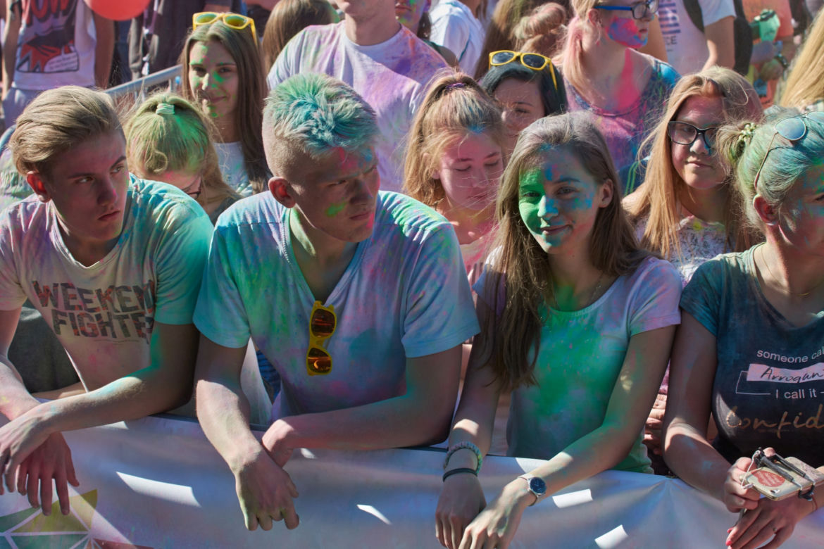 Lublin: Festiwal Kolorów 2018. Kolory Holi wystrzeliły w powietrze!