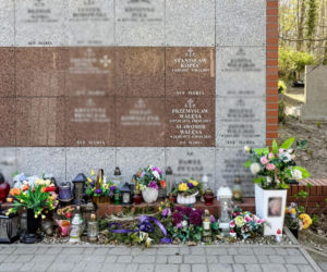 Rok temu zmarł syn Lecha Wałęsy - tak wygląda jego grób