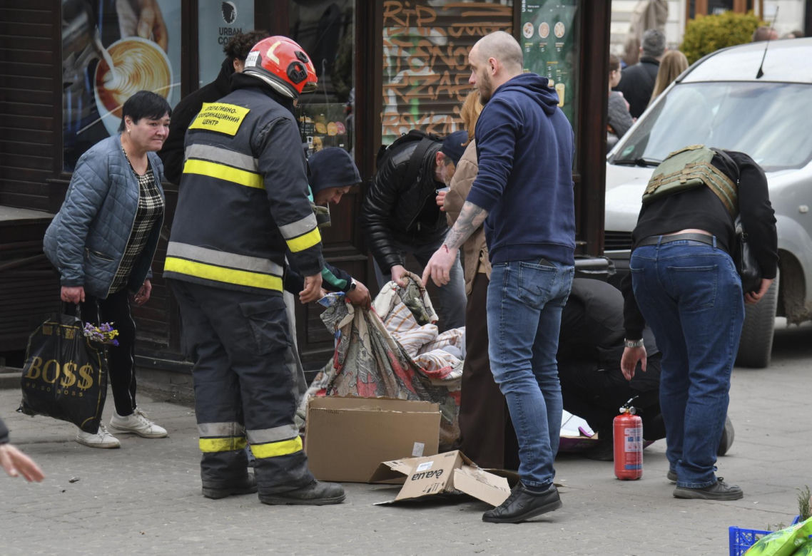 PILNE! Rosjanie zaatakowali pełne cywilów centrum Lwowa! Są nagrania