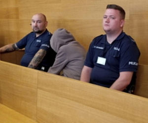 Wyrodna matka zgotowała Julce piekło. Latami wypalała jej kwasem rany na skórze!