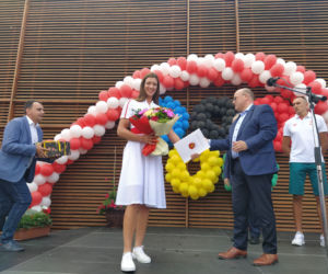 Powitanie Olimpijczyków w Grudziądzu. Wioślarka ze srebrnym medalem