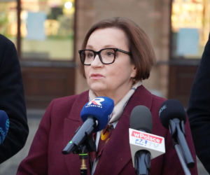 Konferencja prasowej PiS pod Halą Mirowską w Warszawie