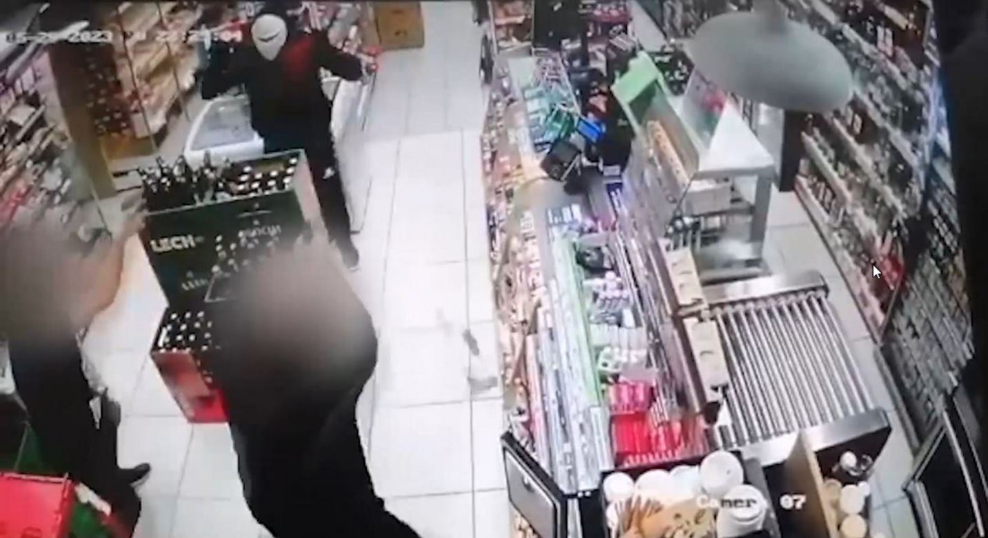 Dwa razy z siekierą napadał na sklep podczas trzeciego skoku wpadł