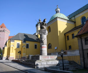 Tajemnicze znaki X na pomniku 15. Pułku Ułanów Poznańskich! Kto je namalował? [ZDJĘCIA] 