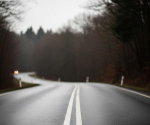 Audi uderzyło w drzewo. Co doprowadziło do śmiertelnego wypadku w Bojszowach?