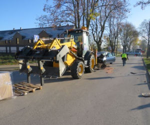 Osobówka WBIŁA się w tył koparki! W szpitalu 10-letnie dziecko