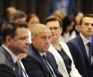 Platforma holuję Nowoczesną