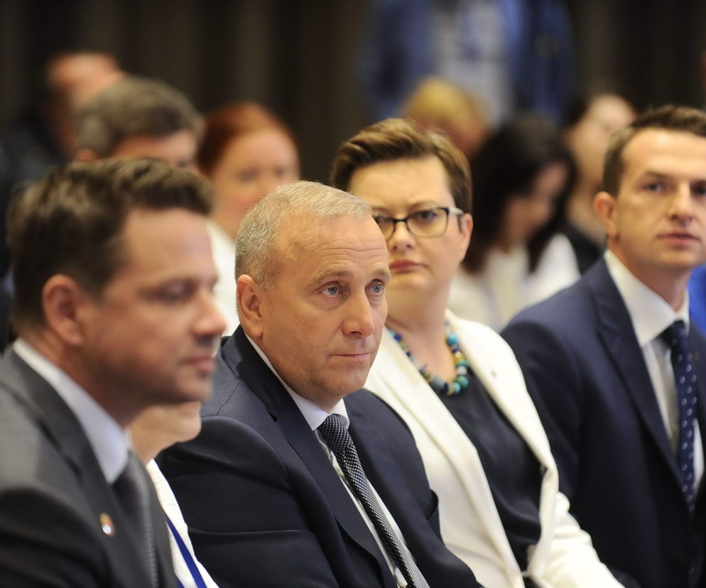 Platforma holuję Nowoczesną