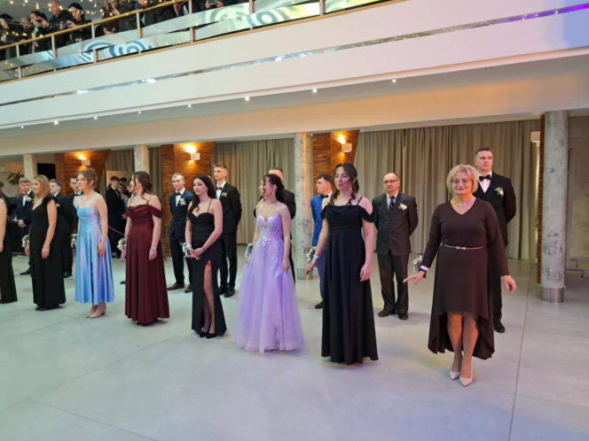 Studniówka 2026 maturzystów ZSTM w Skarżysku-Kamiennej